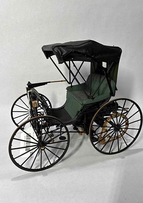 Franklin Mint 1893 Duryea Horseless carriage. Bar across top is broken. 7in wheel base 12in long 