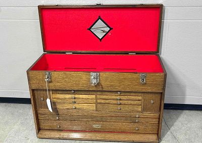 H. Gerstner & Sons Model 062 oak machinist chest. Beautiful Oak chest, but shows some black 