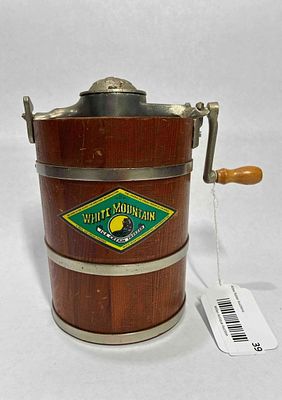 White Mountain Jr Ice Cream Freezer. A complete working freezer. 7 inches tall