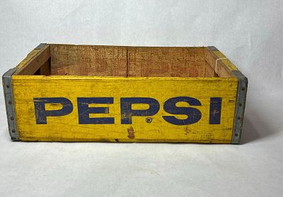 Pepsi Cola Bottling Crate. Youngstown Ohio. Great yellow paint. 18x12x5.5