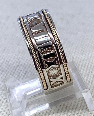 14k Gold and Sterling Silver Roman Numeral Atlas Ring. 14k and 925 hallmarks, size 9, 6.7 gram 