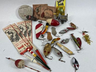 South Bend Reel, Lead Box, and Lures. Several shimmer lures including Red Eye Wiggler, Flash eye 