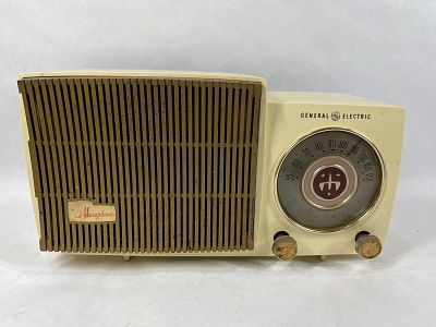 General Electric Musaphonic Radio. Plastic body, 13.5x7x7. Model 476. Light on dial turned on 