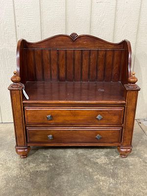 American Made 2 Drawer Hall Seat. 32.5x 17 x 34, very sturdy condition.