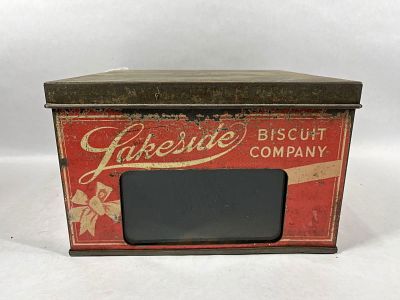 Lakeside Biscuit Box. Tin box with glass front window. Very nice condition, Lockwood Mfg Co 