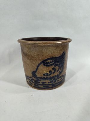 Small Pecking Chicken decorated crock. With a small chip on rim. 5.5in diameter 5in tall.