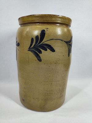 Decorated 3-gal stoneware jar. No chips or cracks! Great condition! 14in tall.