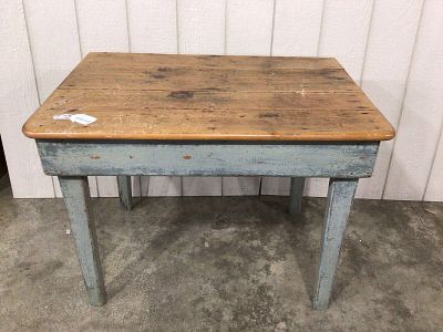 Wonderful Farmhouse Painted Table. 4 slat board top with painted base. Rounded edges and square 