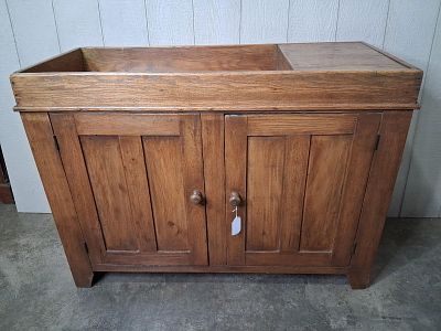 Early American Oak Country Drysink. 46in long 20in wide 34in tall.
