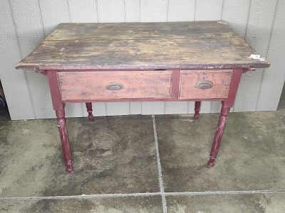 Nice Country Farmhouse 2drw Table. Great paint!! 32in x 47in 30.5in tall.