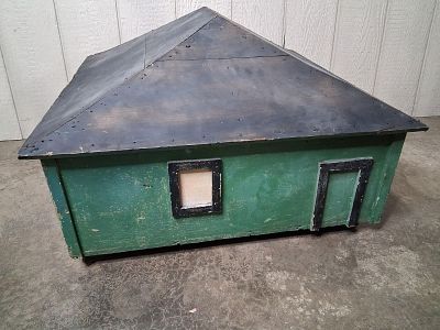 Early primitive model barn or house. Unusual piece with 2 sets of swinging double doors in front 