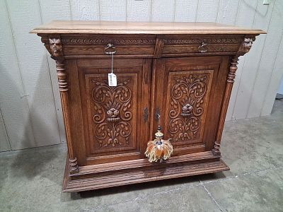 Fancy 19th century Carved Oak French Buffet. Beautiful carved quartersawn Oak French Buffet 