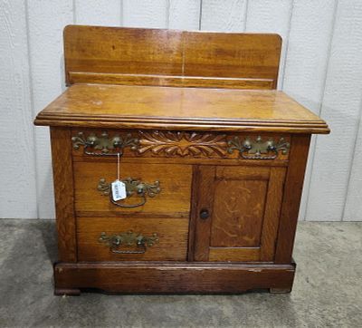 Early Victorian Quartersawn Oak Washstand. Beautiful quartersawn Oak washstand with impressive 
