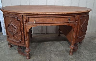 Victorian Quartersawn Oak Oval Partener's Desk. Beautiful early quartersawn Oak Carved 2 sided 