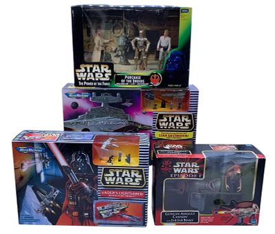 4 NOS Star Wars Micro Machines & Sci Fi Intergalactic Action Figures In The Boxes. Each Unused 