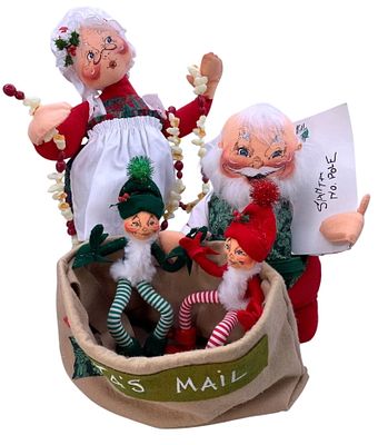 4 Vintage Annalee Santa, Mrs. Claus and Mobilitee Elves Christmas Decorations. 1991 Santa with 