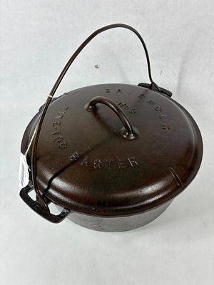 Griswold Slant Logo Cast Iron No. 9 Tite Top Baster Lidded Dutch Oven. Good overall clean condition??