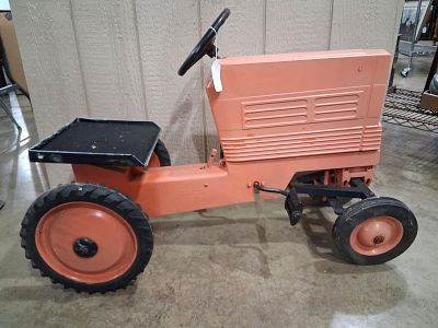 Chain Drive Ride On Pedal Tractor. This tractor has no model or markings to indicate model. 