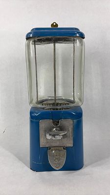 Oak Mfg. Co. Counter Top Store Display Coin Op Candy Machine. This great coin op includes the 