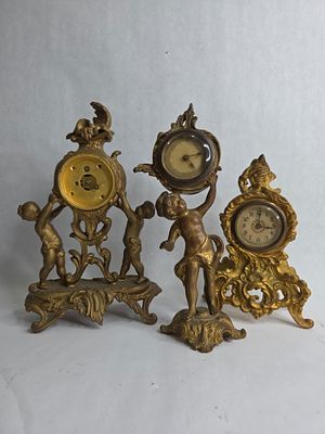 New Haven Criterion Gilt Metal Figural Mantel Time Pieces Featuring Two Putti. This great time 
