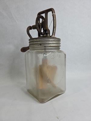 2 Quart Dazey No. 20 Glass Hand Crank Churn. complete with no chips, cracks or breaks and all 