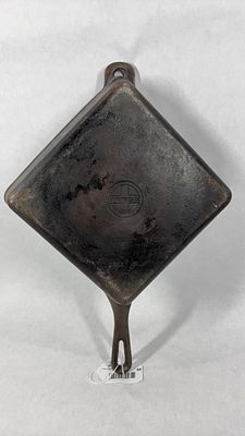 Griswold Small Block Logo Cast Iron Square Utility Skillet. Good overall condition No. 768