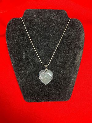 Italian Snake Chain w Lenox Footprint in the Sand Heart Pendant. Chain is 6.9 grams.