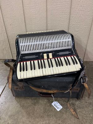 ILA Fisarmonica Made In Italy 120 Bass Piano Accordian w/ Waterfall Ivory Keys in Case. Showing 