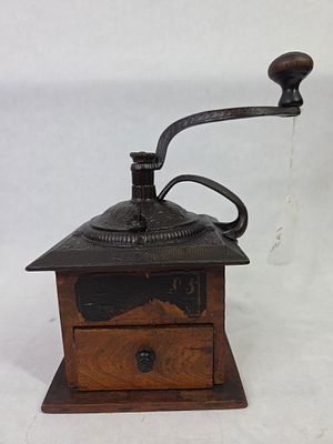 Imperial Arcade Mfg. Co. Coffee Mill Grinder. Great early condition with all parts moving freely 