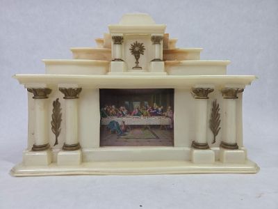 Glolite Illuminated Last Supper Altar Columned Musical Shrine. Great overall good working 