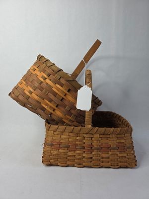 2 Amish hand woven gathering baskets. Both are in good vintage condition 12in sq and 9x12 oval 