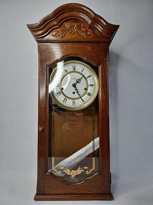 Howard Miller triple chime key wind wall clock. Beautiful wall clock that appears to be in 