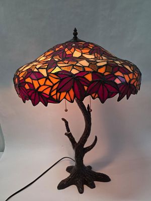 Tiffany style stained glass shade tree lamp. In good working condition 2 bulb with a great 