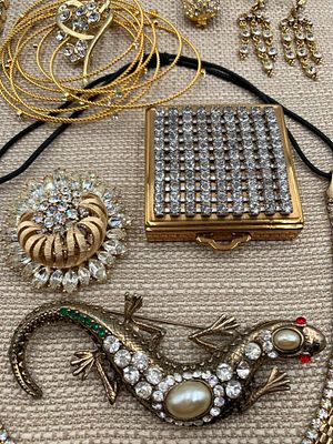 22 pc Vintage Rhinestone Costume Jewelry & Beauty Compact Collection. Oversize rhinestone and 