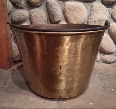 American Brass Kettle Manufacture Spun Kettle. This is an antique American kettle constructed 