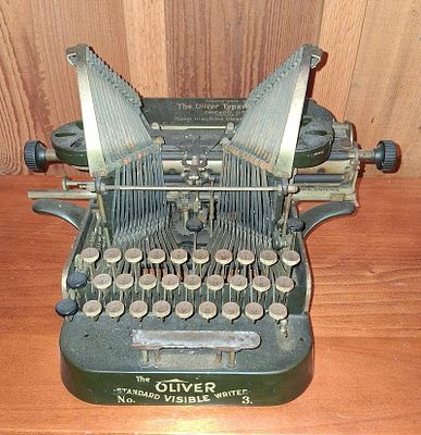 Oliver No. 3 Standard Visible Writer Typewriter. This is an early 20th-century Oliver No. 3 