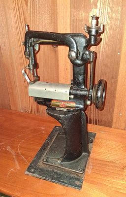 Feldman Millinery Cylinder Bed Sewing Machine. This is a specialized industrial millinery or 