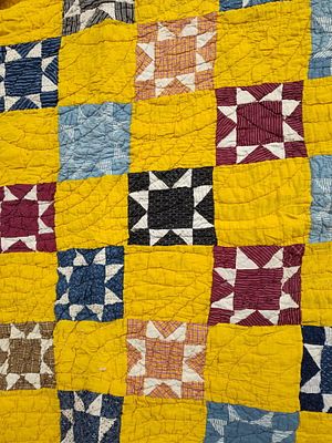 American Hand-Quilted Sawtooth Star Scrap Quilt. 66 x 52 A vintage American patchwork quilt 