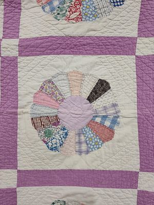 Mid-20th C. Dresden Plate Patchwork Quilt. 66 x78