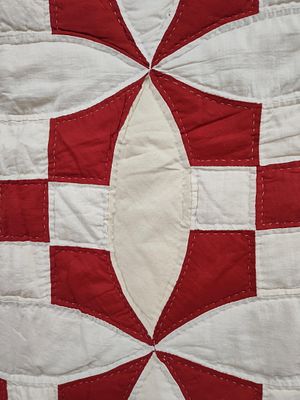 American Red & White Hearts & Gizzards Quilt. 72 x 82 This is a vintage American hand-pieced and 