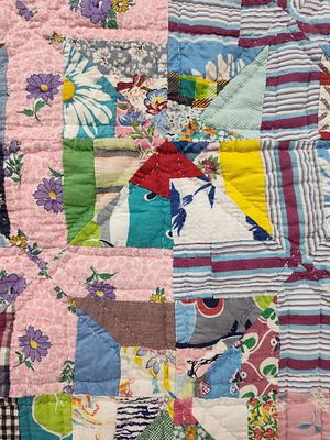 Mid-C. American Spider Web Patchwork Quilt. 72 x 84 A vintage handmade patchwork quilt featuring 
