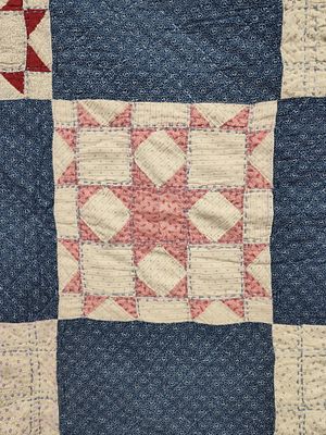 American Star Patchwork Hand-Quilted Quilt. 70 x 74 This American traditional bed quilt features 
