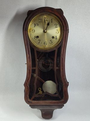 New Haven Clock Co. Julian Banjo Clock. 8x21 An antique American banjo-style wall clock 