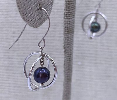 14k White Gold Caged Peacock Charcoal Gray Freshwater Pearl Pierced Earrings. 14k hallmarks, 6mm 