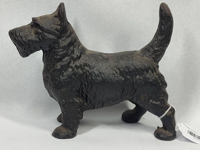 Cast Iron Scottish Terrier Dog Doorstop. 10 inches. A vintage cast iron doorstop modeled in the 