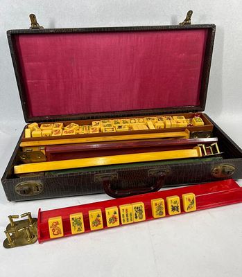Royal Games Mahjong Set w/ Racks & Case. This vintage mahjong set is attributed to Royal Games 