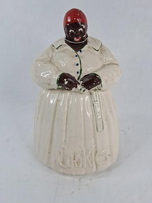 Vintage McCoy Pottery Mammy Cookie Jar. 11 in tall A vintage figural ceramic cookie jar produced 