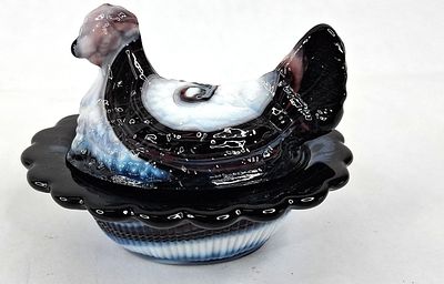 Westmoreland Amethyst Slag Hen on Nest. miniature This vintage hen-on-nest covered dish is 