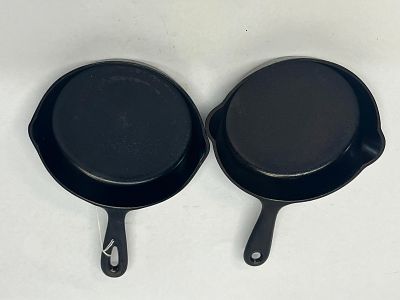 Pair Chicago & Griswold No. 3 Skillets. This lot consists of two American-manufactured cast iron 