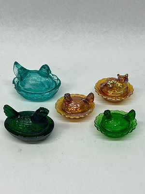 Set 5 Glass Hen on Nest & Cat Dishes. A group of five miniature pressed glass animal-themed 